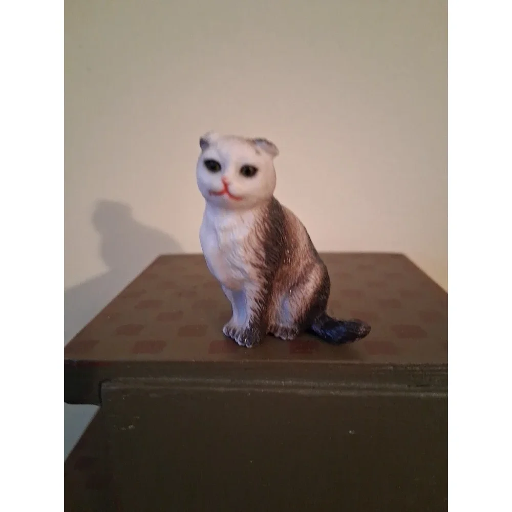 Miniature 7 Cats Figure Lot of Hard Plastic. 2 